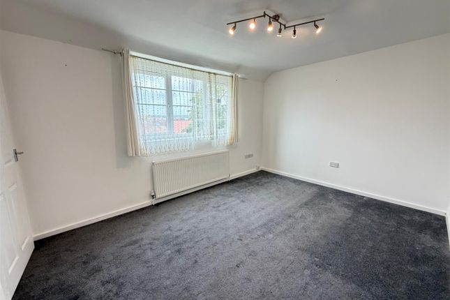 37, Gildercliffe, Scarborough photo 4