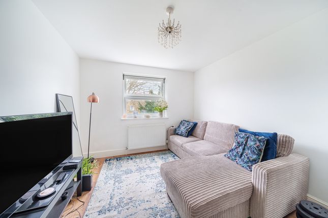 Flat to rent in Hampden Road, London