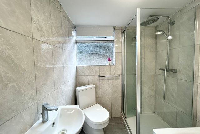 209, Chigwell photo 5