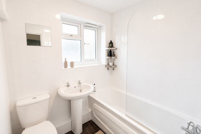 Room Two, Basildon photo 4