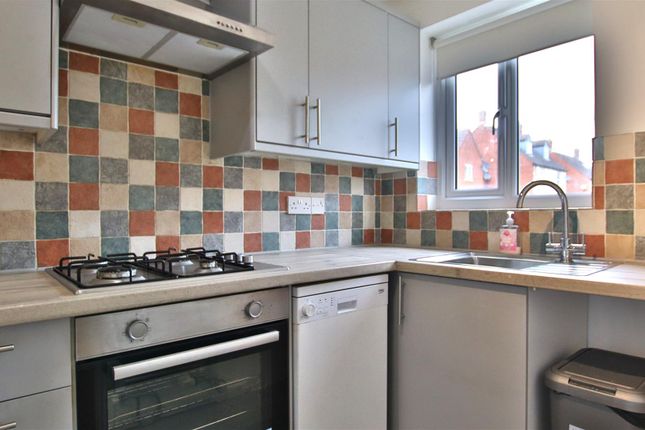 7, Cypress Road, Tewkesbury photo 2