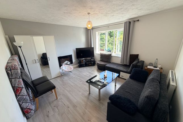 27, Halleys Way, Dunstable photo 2