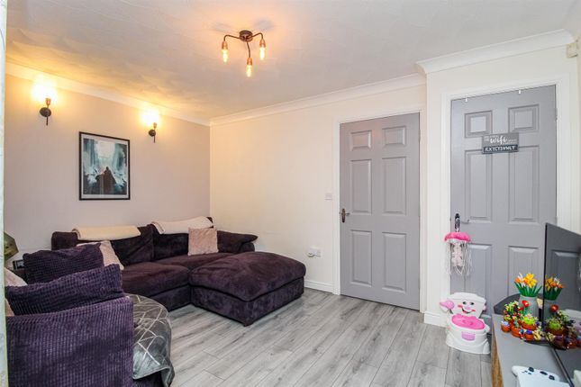 Town house for sale in Woodhead Close, Ossett