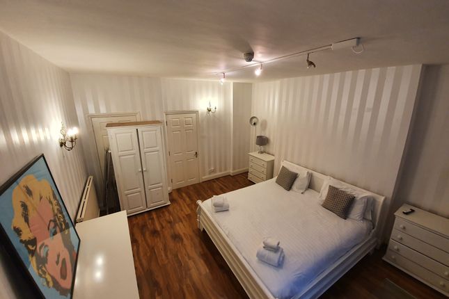Thumbnail Room to rent in Holland Road, London