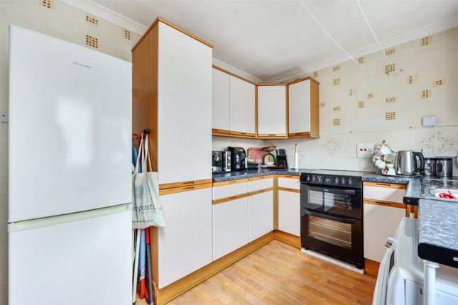 17, Adams Cresent, Cornwall photo 3