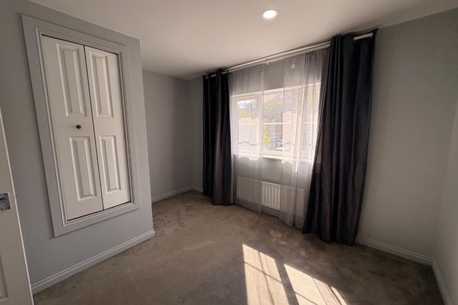 30, Stern Close, Barking photo 4