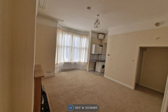 Flat, Station Road, Kenilworth photo 3