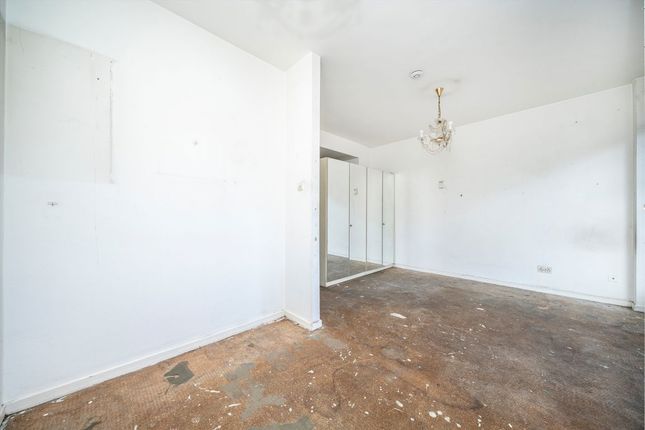 Flat 107, Clare Court, Judd Street, London photo 3