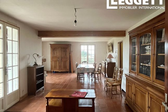 Villa for sale in Juillac-Le-Coq, Charente, Nouvelle-Aquitaine