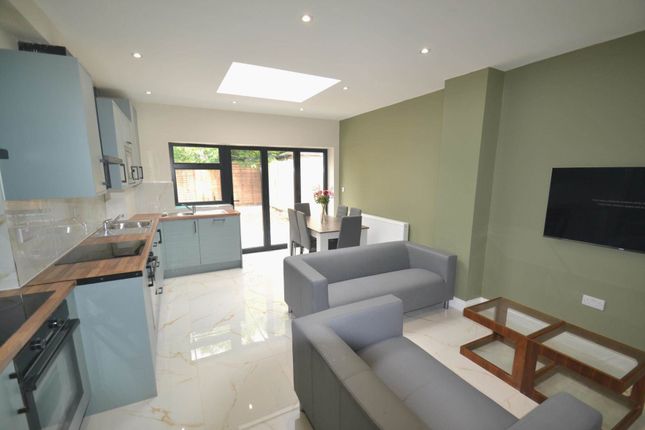Room 1, Framfield Road, London photo 2