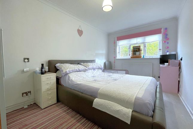 Flat for sale in Hillside Road, Shortlands, Bromley