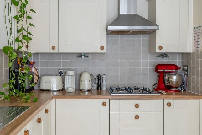 19, Elliston Way, Ashtead photo 4