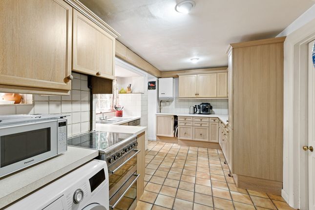 Wychwood Cottage, 28, Weald Way, Caterham photo 4