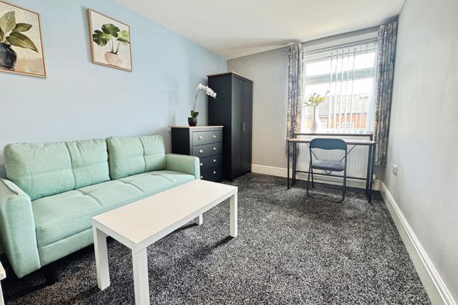 Room 4,,, Liverpool Road, Manchester photo 3