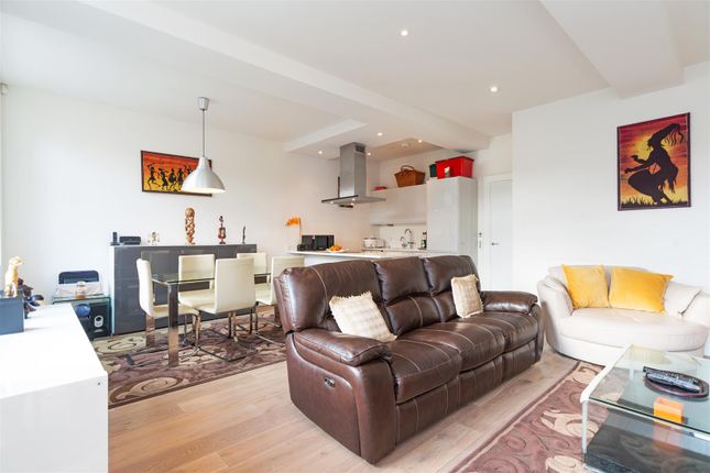 K, 116, Grafton Road, London photo 3