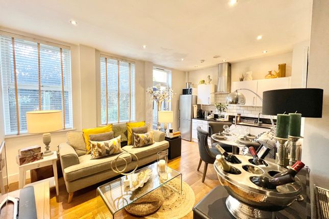 Flat for sale in Upper Charles Street, Camberley