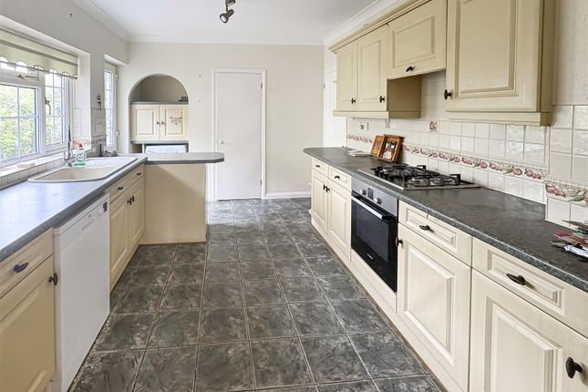 26, Ruston Park, Littlehampton photo 4