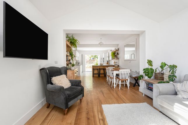 21, Tor Gardens, Newton Abbot photo 4