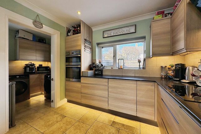 26, Swallowcliffe Gardens, Yeovil photo 3