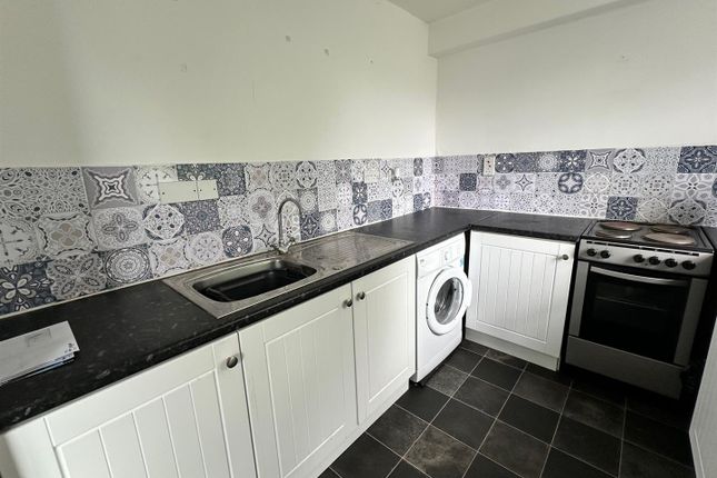 29, Marlowe Gardens, London photo 2