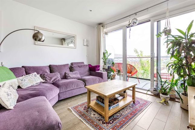 Thumbnail Flat for sale in Valley Road, Streatham, London