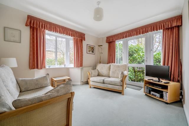 37, Devonshire Park, Reading photo 2