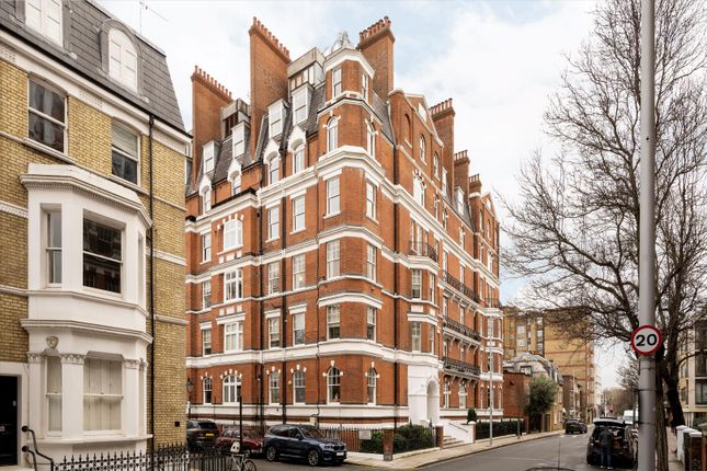 Flat for sale in Drayton Gardens, London SW10.