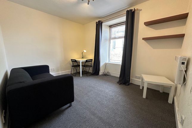 Flat to rent in Charles Street, Aberdeen