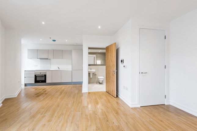1 Bed Flat To Rent In Royal Winchester House Bracknell Rg12