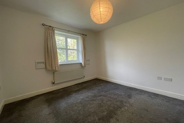Penthouse to rent in Ladybower Close, Upton, Wirral