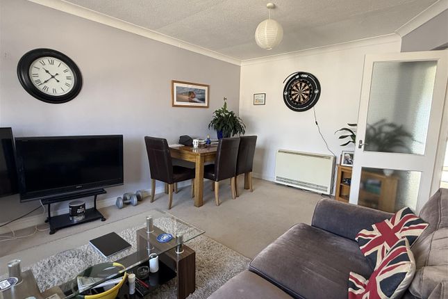 Flat 21, Chesil House, Station Road, Bridport photo 4