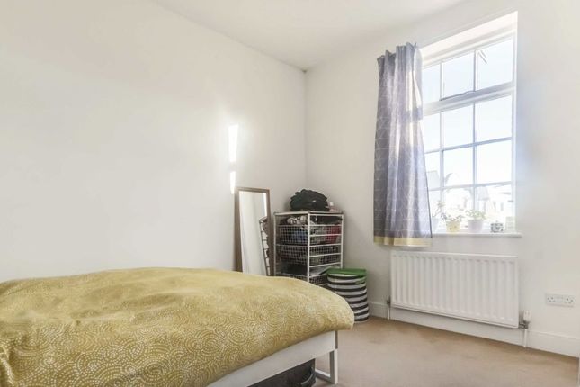 3 Gresham Mews, 5, Reynolds Road, London photo 3