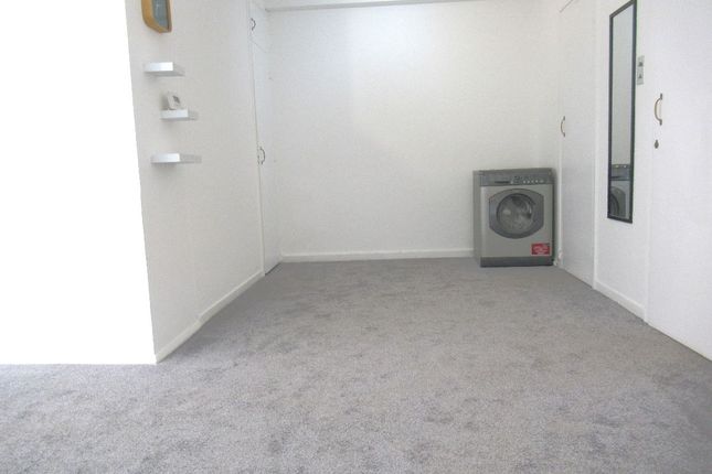18 Lichfield Court, Richmond photo 3