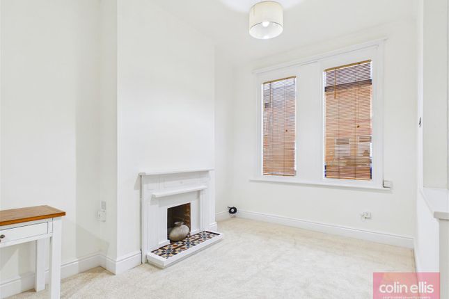 14, Sandringham Street, Scarborough photo 3