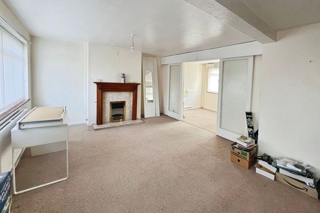 24, Chiltern Drive, Bolton photo 2