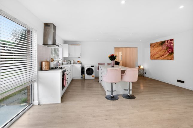 1, Cherry Tree Drive, Eastergate, Chichester photo 4