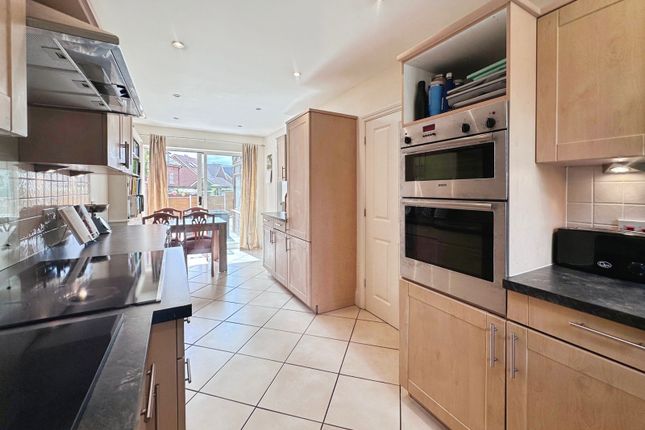 4, Cawett Drive, Hampshire photo 4
