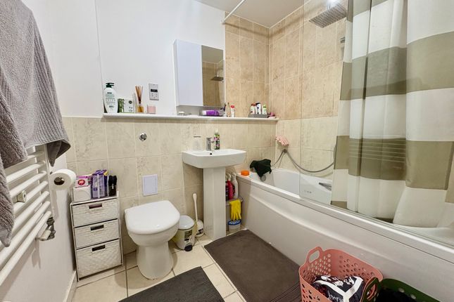 Domus Court, 23,Flat 6, Fortune Avenue, Edgware photo 3