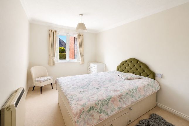 Llewelyn Lodge, Cooden Drive, Bexhill-on-Sea photo 3