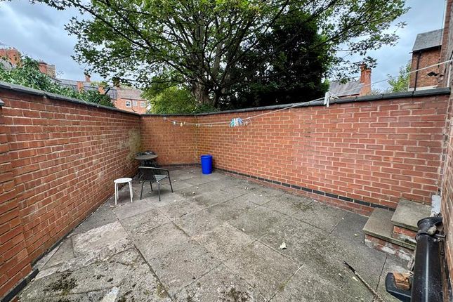 32, LEICESTER photo 2