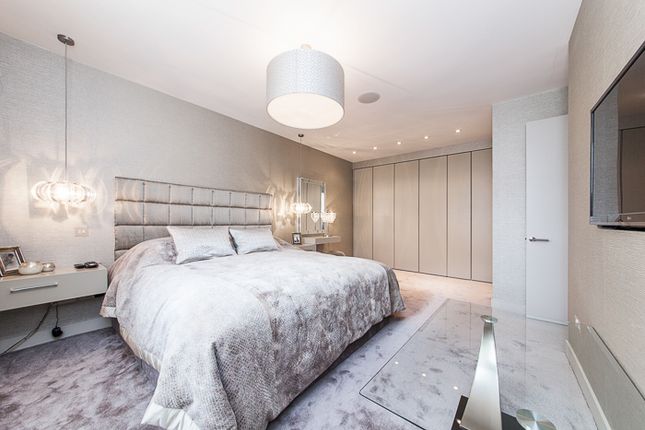 Flat for sale in Portman Square, London