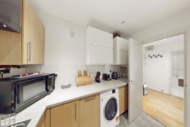 Flat for sale in Curtain Road, Shoreditch