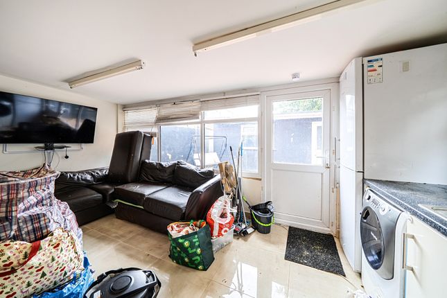 67, Rochfords Gardens, slough photo 5