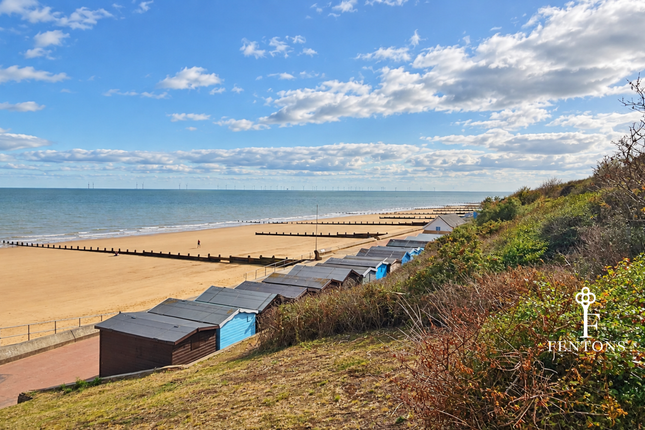 H358, High Wall, Frinton-on-Sea photo 2
