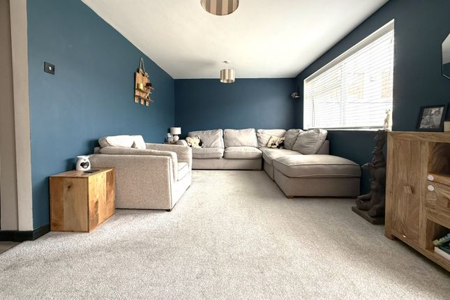 56 Leman Road, Gorleston photo 2