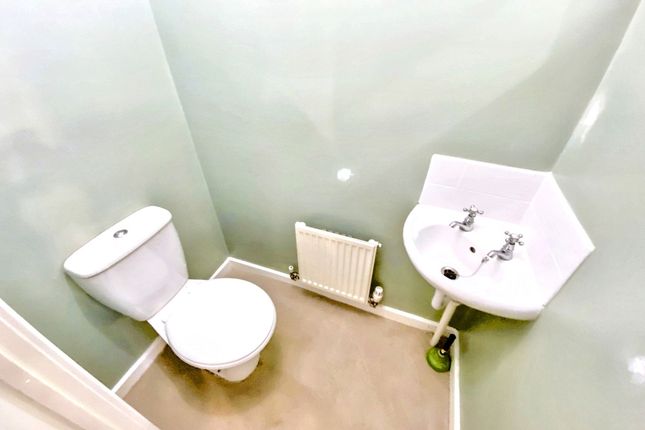 45, Orwell Gardens, Stanley photo 2