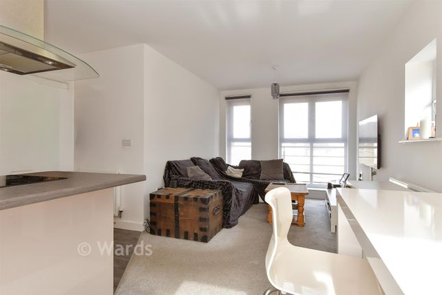 61, Springhead Parkway, Gravesend photo 4