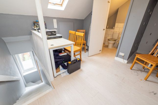 5, St. Benets Grove, Carshalton photo 4