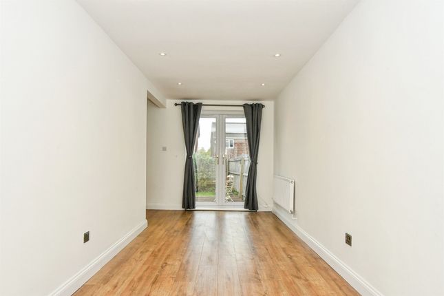 Flat 5, Elcot House, London Road, Marlborough photo 3