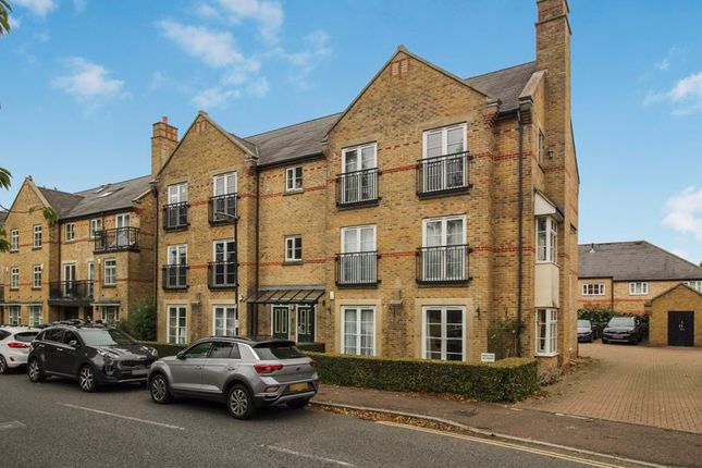 Flat for sale in Coldstream Road, Caterham